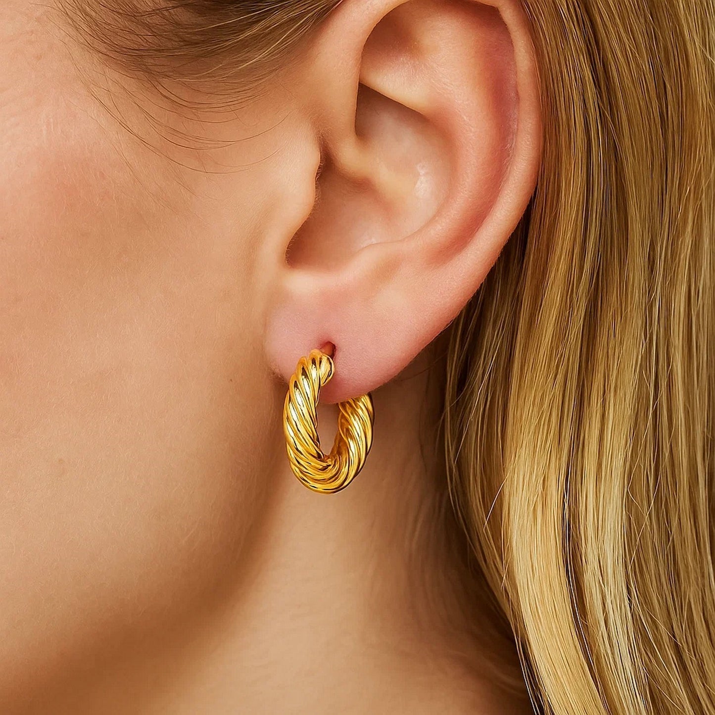 14k Yellow Gold Twisted Cable Small Hoop Earrings(4x17.6mm)