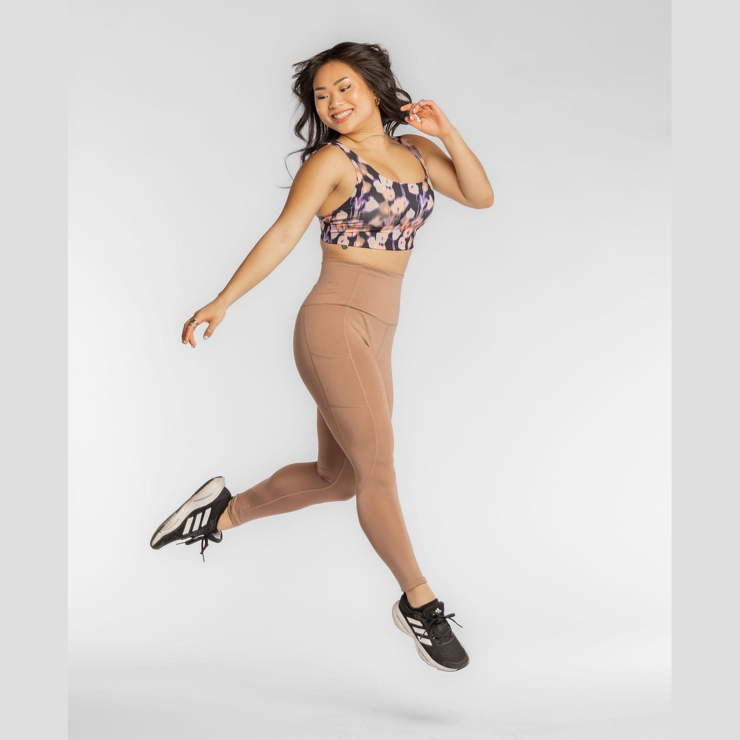 Hi Five Pocketed High-Waist Legging – Just Brew It