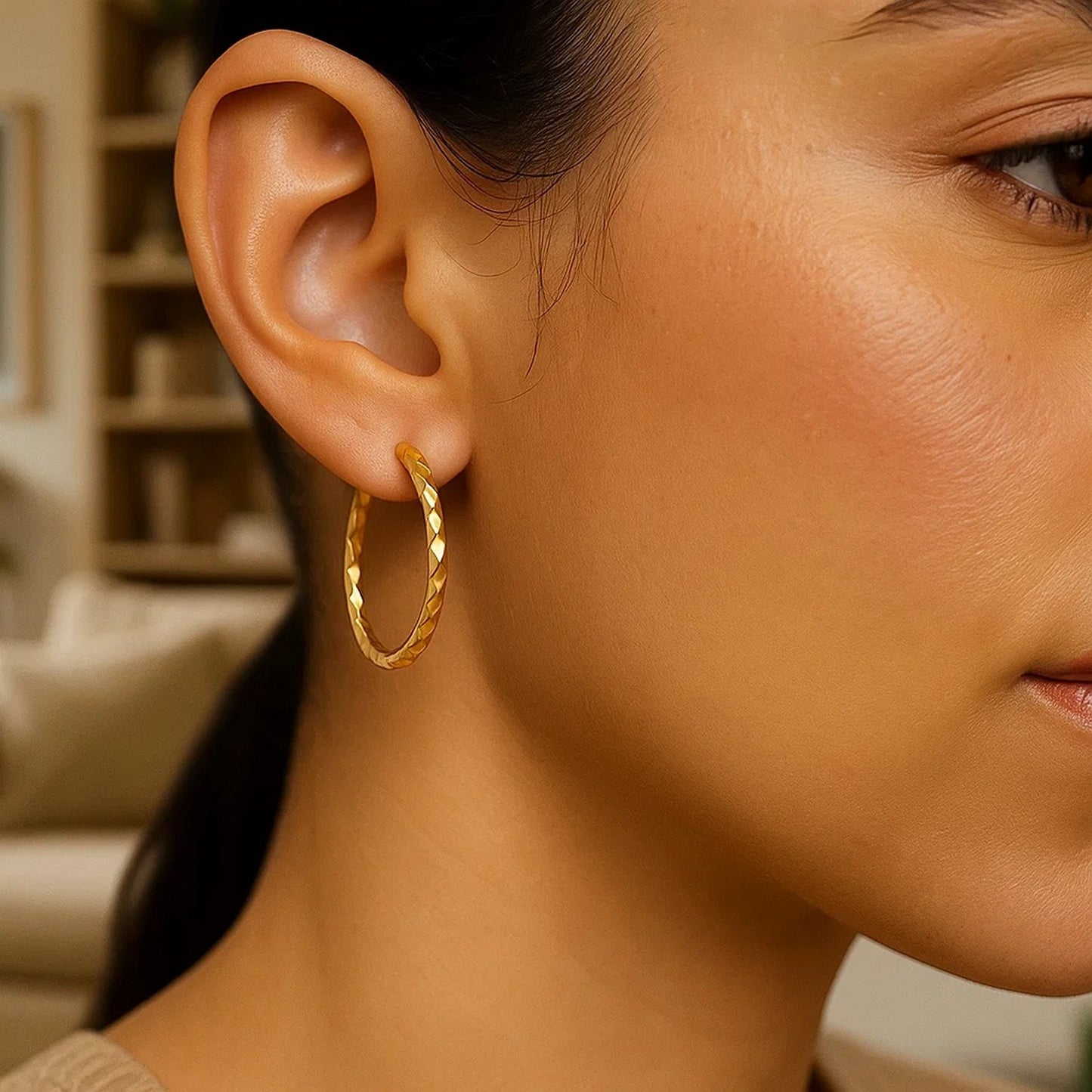 14k Yellow Gold Slender Hoop Earring with Diamond-Cut Finish (25mm Diameter)