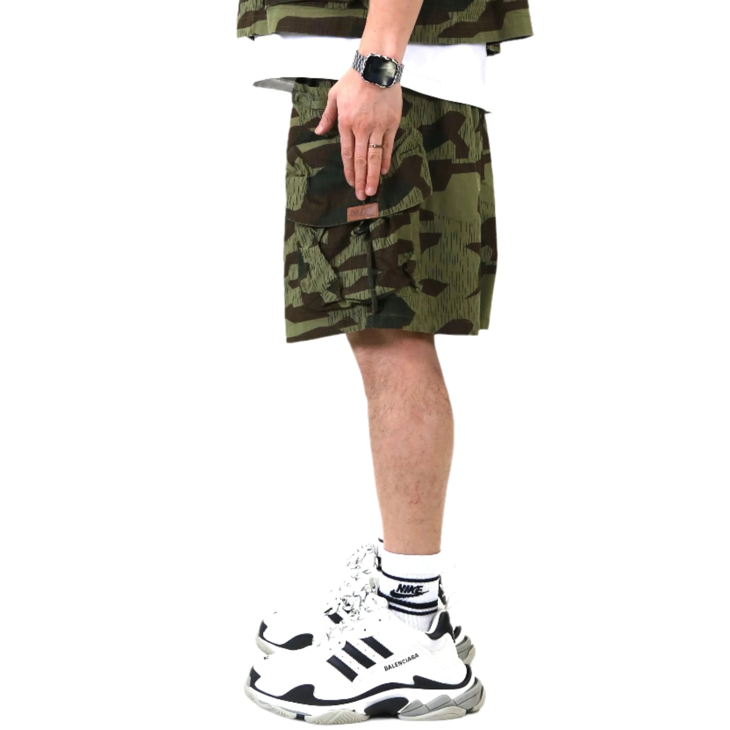 Fine Ripstop Twill Wide bottom opening short pants.