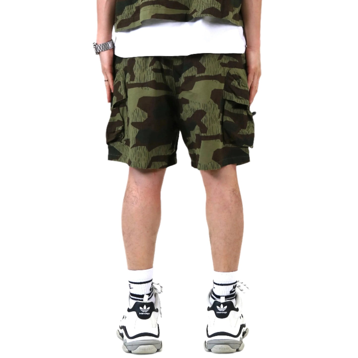 Fine Ripstop Twill Wide bottom opening short pants.