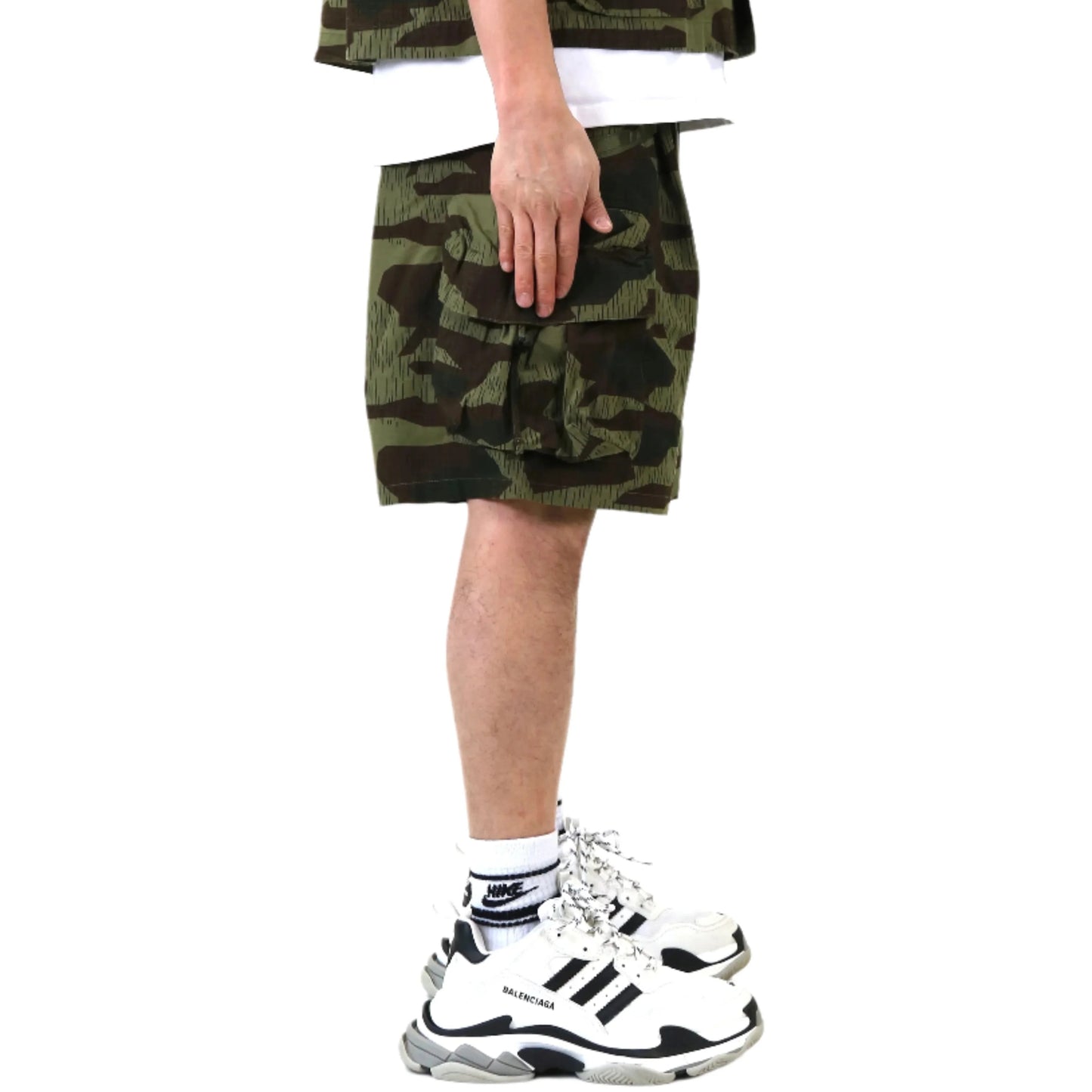 Fine Ripstop Twill Wide bottom opening short pants.