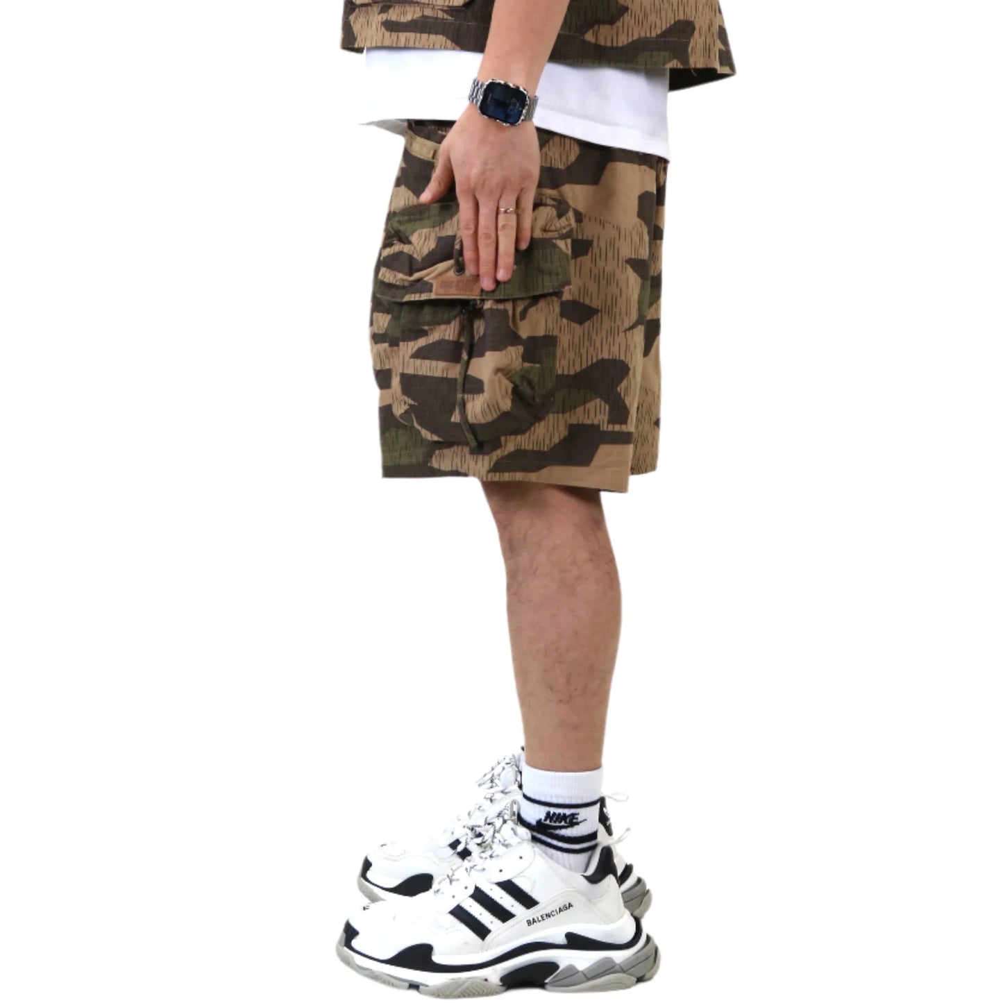 Fine Ripstop Twill Wide bottom opening short pants.