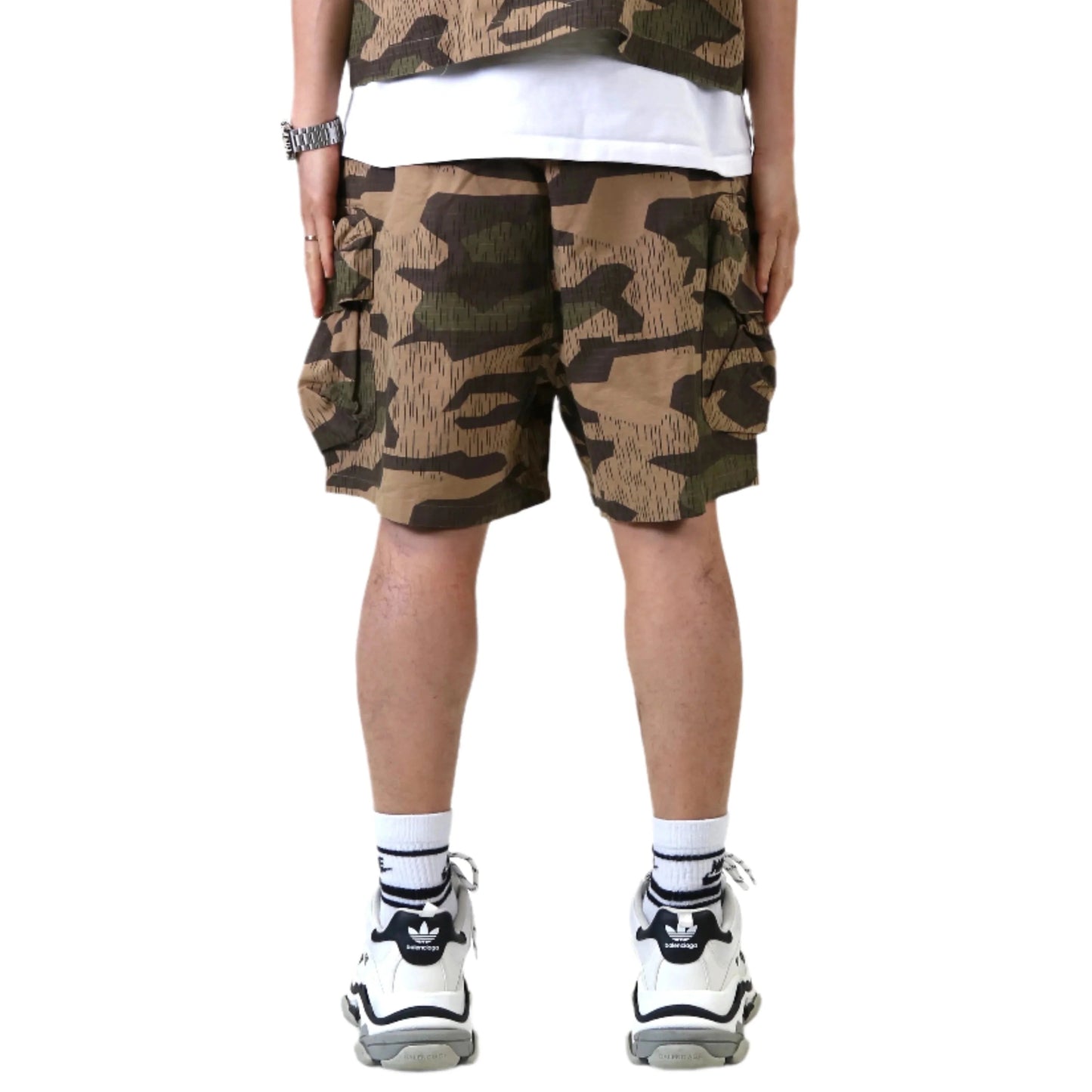 Fine Ripstop Twill Wide bottom opening short pants.